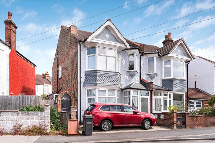 3 Bedroom Terraced House For Sale In Brook Road, Thornton Heath, CR7
