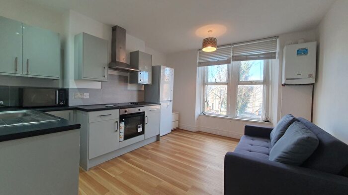 1 Bedroom Flat To Rent In Newport Road, Roath, Cardiff, CF24