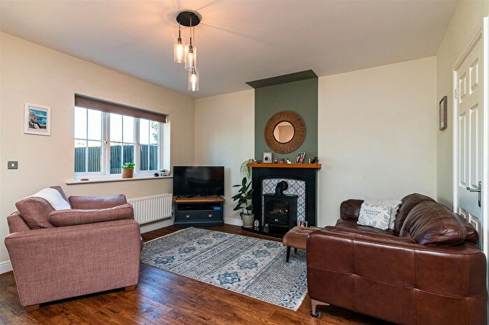 3 Bedroom End Of Terrace House For Sale In Blackthorn Close, Gedling, NG4