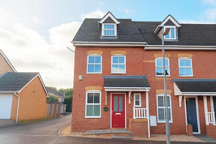 3 Bedroom End Of Terrace House To Rent In Rycroft Meadow, Beggarwood, RG22