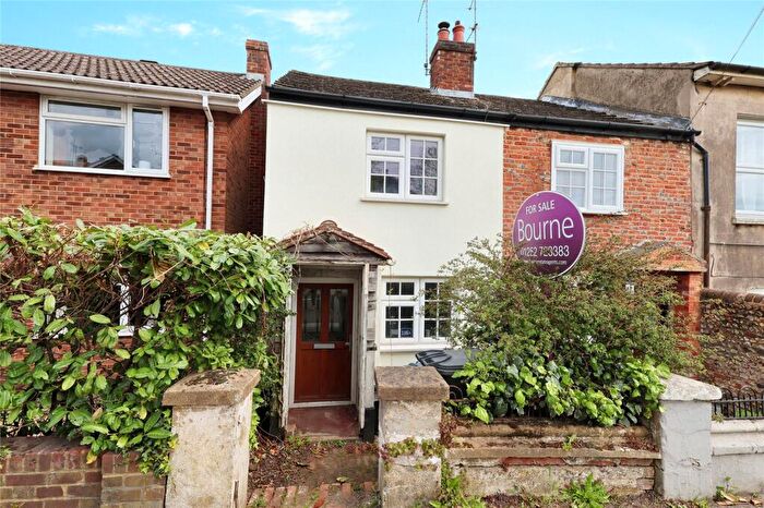 2 Bedroom End Of Terrace House For Sale In Farnborough Road, Farnham, Surrey, GU9