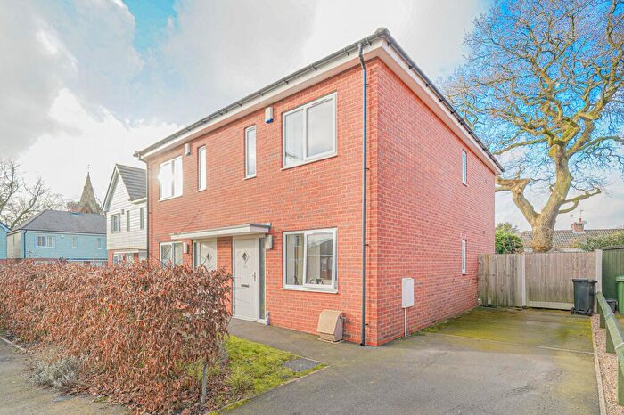 2 Bedroom Semi-Detached House For Sale In Webb Grove, Hockley Heath, B94
