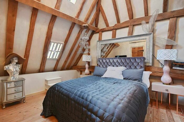 3 Bedroom Barn Conversion For Sale In Dunwich Farm, Stevenage, SG1