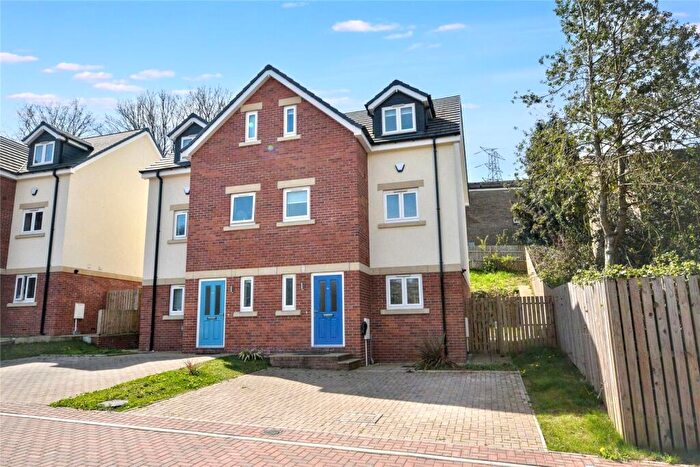 4 Bedroom Semi-Detached House To Rent In Stonebridge Avenue, Leeds, West Yorkshire, LS12