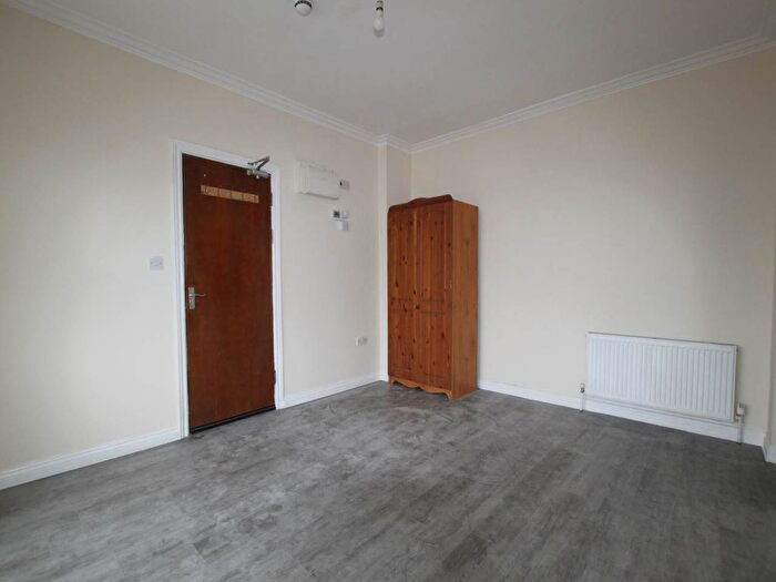 Studio To Rent In Uxbridge Road, Hayes, Middlesex, UB4