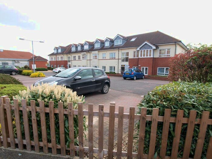 1 Bedroom Flat To Rent In Wilkinson Drop, Oak Road South, Hadleigh, SS7
