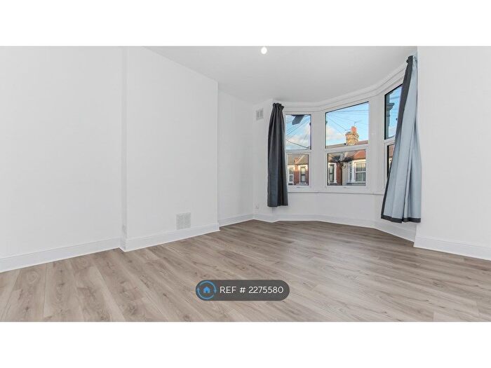 2 Bedroom Flat To Rent In Browning Road, London, E12