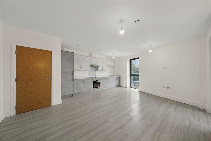 2 Bedroom Flat To Rent In Staines Road, Hounslow, TW4