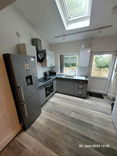 4 Bedroom Semi Detached House To Rent In Crookes Road, S10