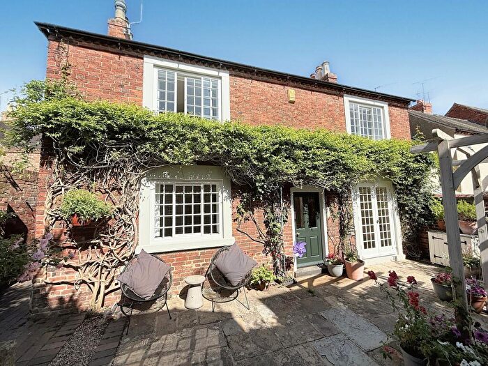 3 Bedroom Cottage For Sale In Blanch Croft, Melbourne, DE73
