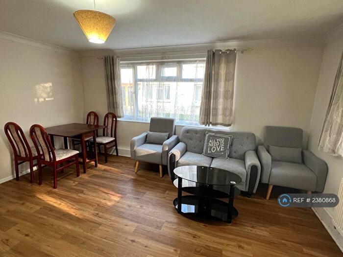 2 Bedroom Flat To Rent In Albemarle Court, Bournemouth, BH1