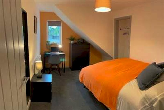 6 Bedroom House To Rent In Greville Close, GU2