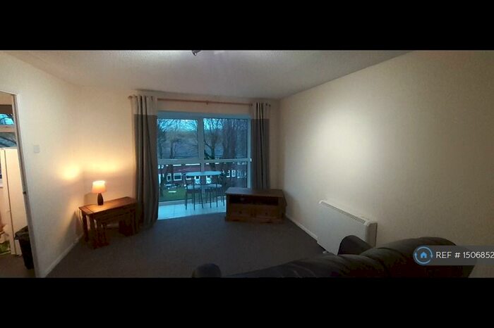 1 Bedroom Flat To Rent In Heywood Court, Middleton, Manchester, M24