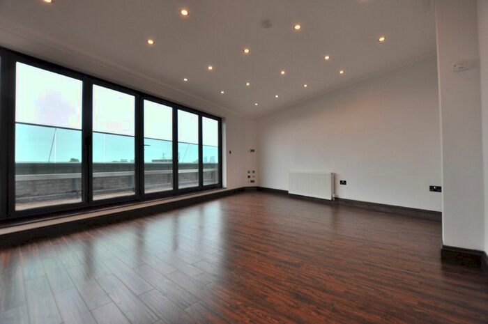 2 Bedroom Flat To Rent In Mare Street, London, E8