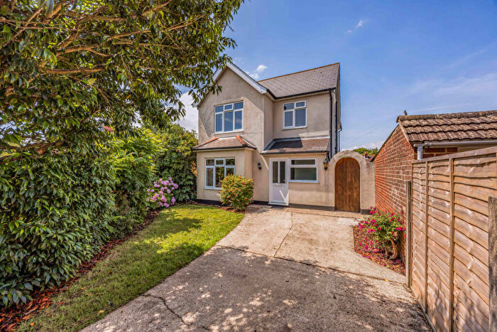 3 Bedroom Detached House To Rent In Hayling Island, PO11