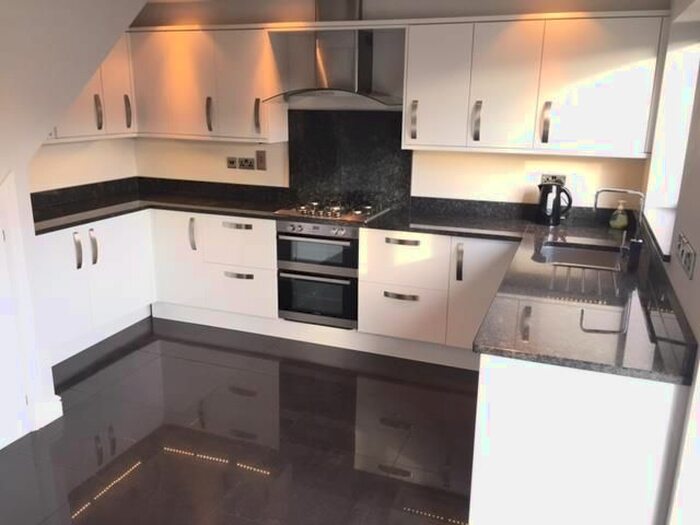 3 Bedroom Semi-Detached House To Rent In Chiltern Close, Worcester, WR4