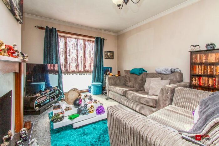 2 Bedroom Flat For Sale In Deveron Court, Hinckley, Leicestershire, LE10