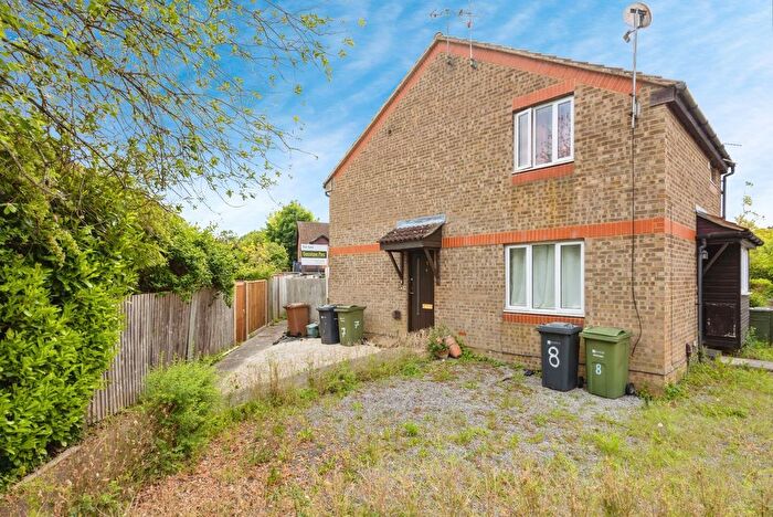 1 Bedroom End Of Terrace House For Sale In Colburn Crescent, Guildford, Surrey, GU4
