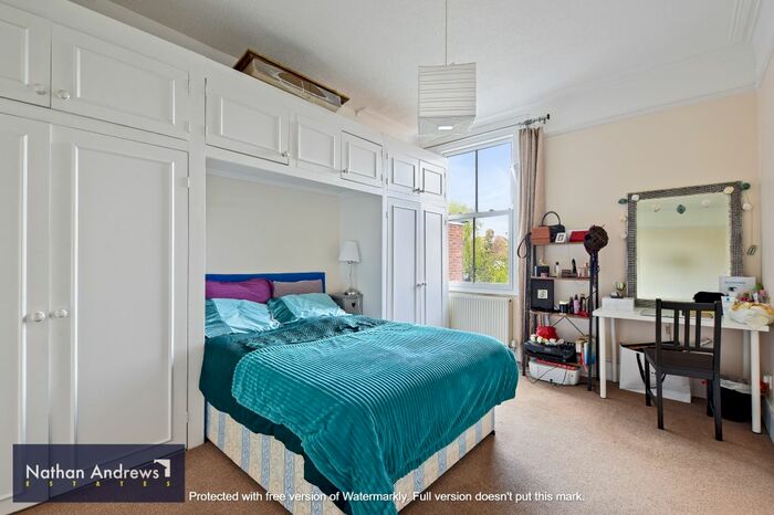 3 Bedroom Flat To Rent In Astley Avenue, London, NW2