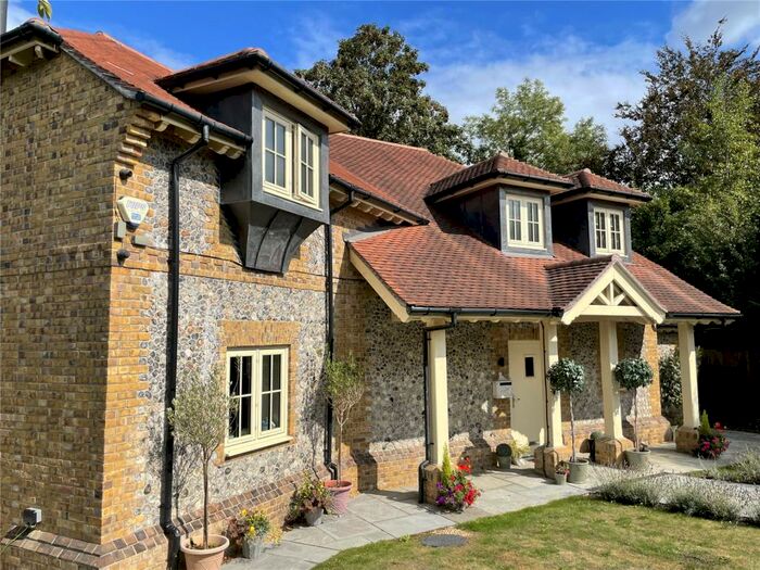 4 Bedroom Detached House For Sale In Reading Road, Lower Basildon, Reading, RG8