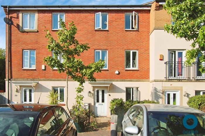4 Bedroom Town House To Rent In Shakespeare Avenue - Horfield, BS7