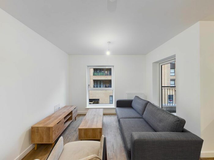 2 Bedroom Flat To Rent In Thimble Crescent, Wallington, SM6