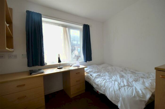 4 Bedroom Flat To Rent In St. Stephens Road Selly Oak, B29