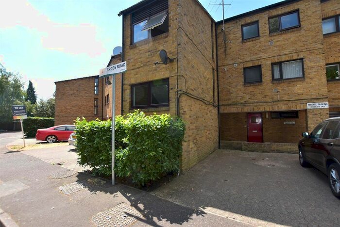 1 Bedroom Flat To Rent In Cross Road, Uxbridge, UB8