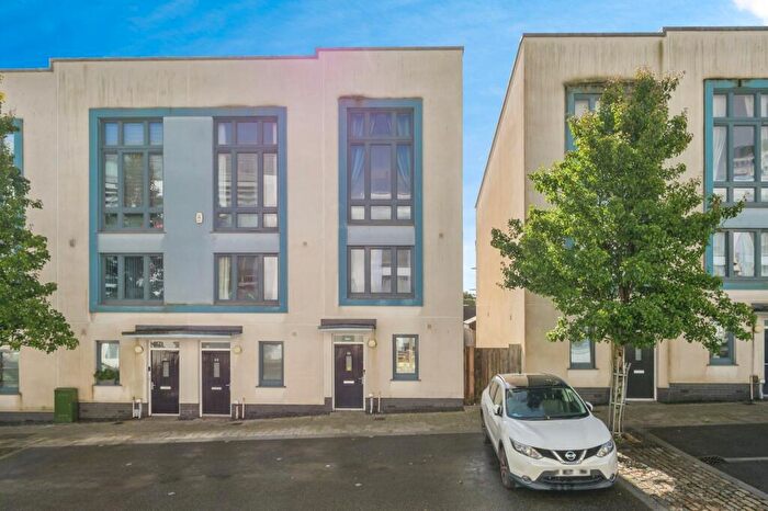 4 Bedroom End Of Terrace House For Sale In Ker Street, Plymouth, Devon, PL1