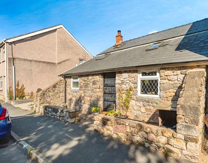 2 Bedroom Cottage For Sale In Heol Giedd, Ystradgynlais, Powys, SA9