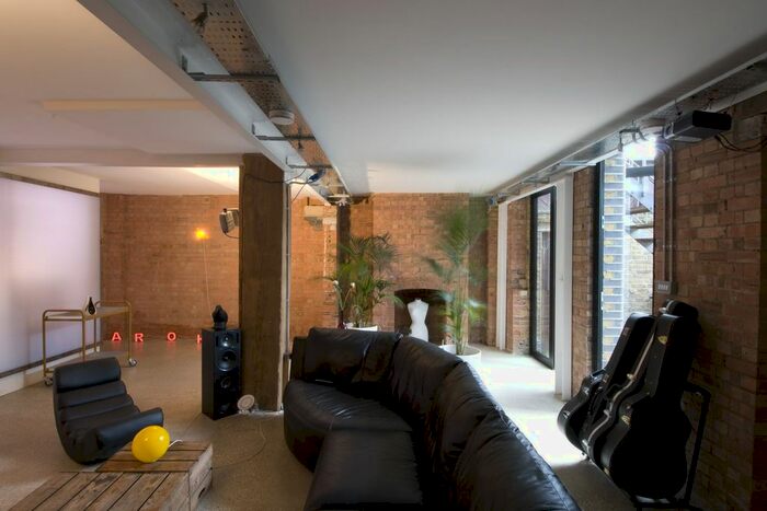 1 Bedroom Flat To Rent In Andrews Road, London, E8