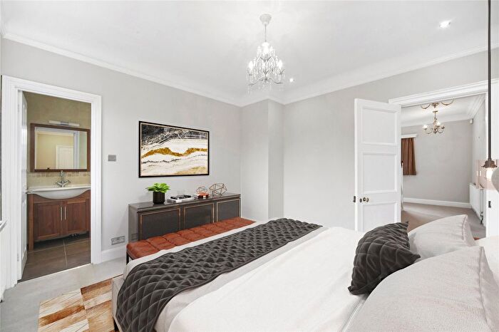 6 Bedroom Detached House To Rent In West Grove, Hersham, Walton-On-Thames, Surrey, KT12