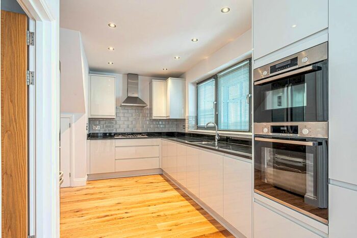 4 Bedroom Detached House To Rent In Ridge Road, Child's Hill, London, NW2