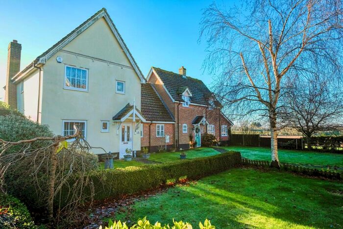 3 Bedroom Link Detached House For Sale In Springfield Way, Hingham, Norwich, Norfolk, NR9