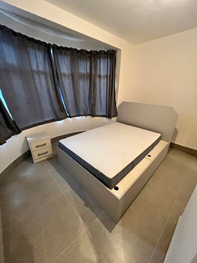 3 Bedroom Semi-Detached House To Rent In Great West Road, Osterley, TW7