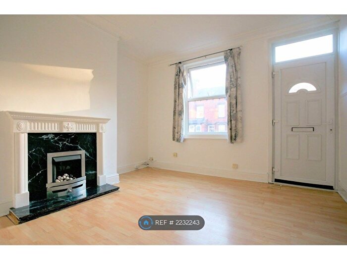 3 Bedroom Terraced House To Rent In Parkfield Mount, Leeds, LS11