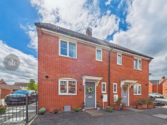 3 Bedroom Semi-Detached House For Sale In Gilbert Road, Stanton, IP31