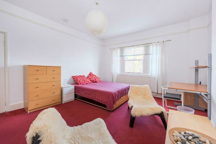 Apartment To Rent In Uxbridge Road Kingston Upon Thames, KT1