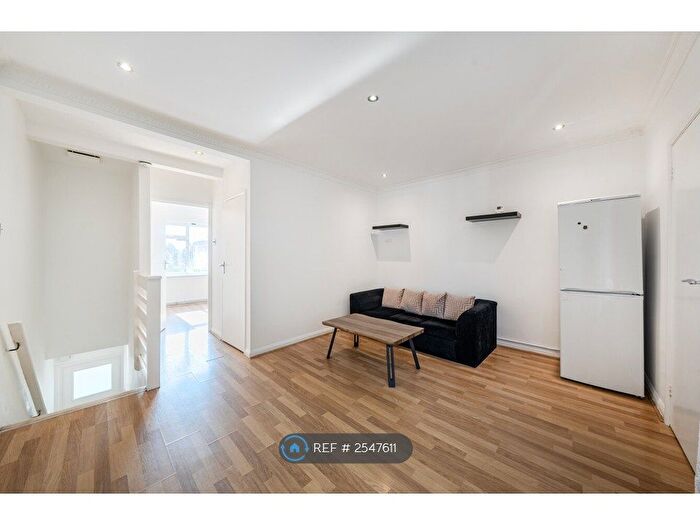 1 Bedroom Flat To Rent In Grosvenor Road, Watford, WD17