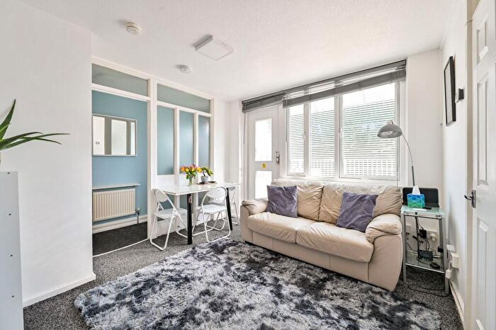 1 Bedroom Flat To Rent In Cadbury Way, Bermondsey, London, SE16