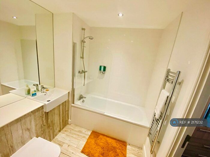 1 Bedroom Flat To Rent In Angel Court, Manchester, M4