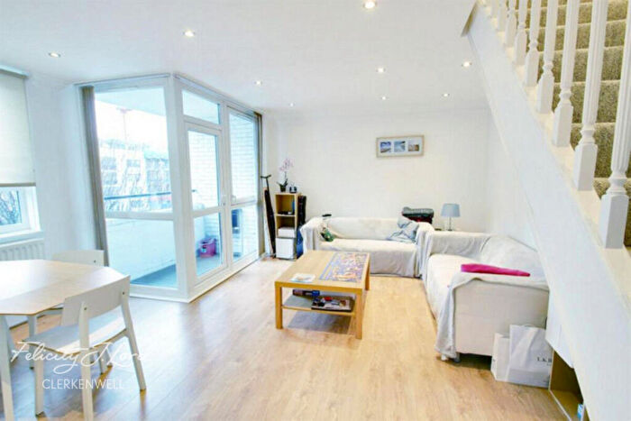 2 Bedroom Apartment To Rent In Manningford Close, London, EC1V