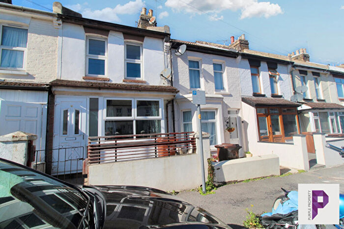 3 Bedroom Terraced House For Sale In Milton Road, Gillingham, Kent, ME7
