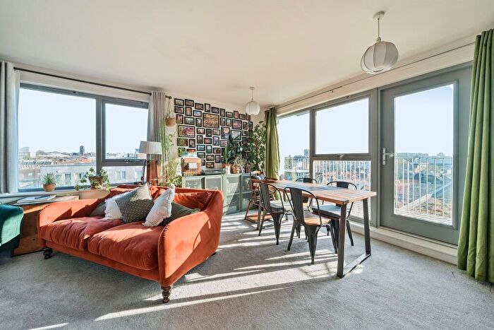 2 Bedroom Flat For Sale In Camberwell Station Road, London, SE5