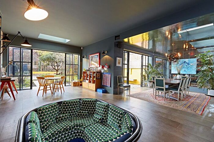 6 Bedroom Semi-Detached House To Rent In Hammersmith Grove, London, W6