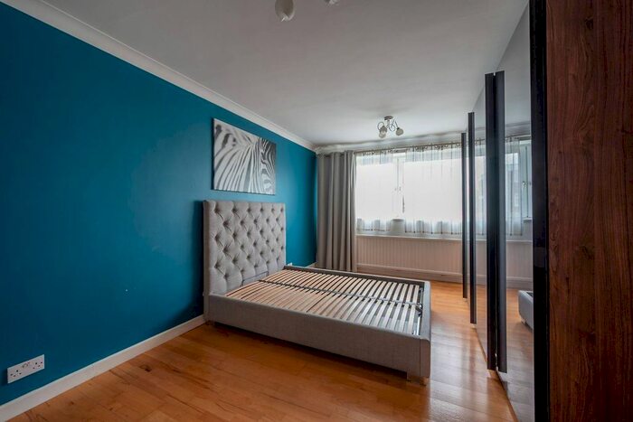 2 Bedroom Flat To Rent In Putney Hill, Putney, London, SW15