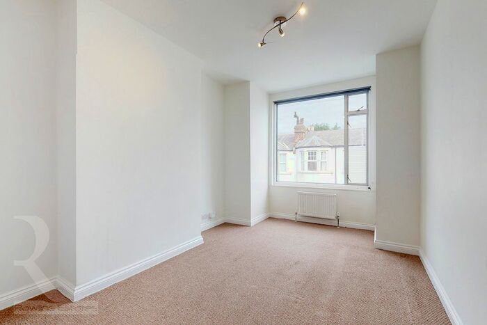 1 Bedroom Maisonette For Sale In Leslie Road, London, N2