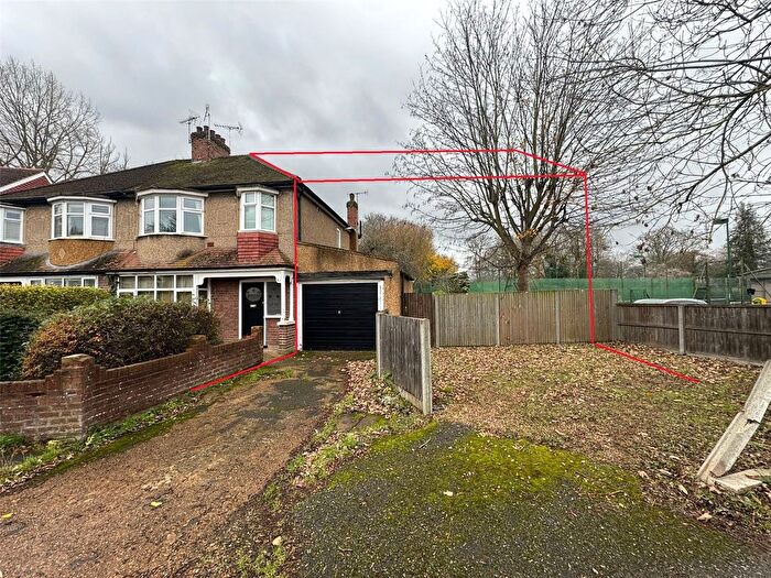 3 Bedroom Semi Detached House For Sale In Kneller Gardens, Isleworth, TW7