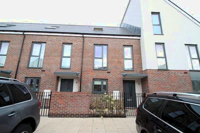 3 Bedroom Terraced House To Rent In Walden Avenue, Rainham, RM13