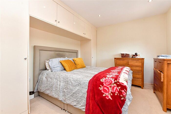 2 Bedroom Flat For Sale In Bell Street, Reigate, Surrey, RH2